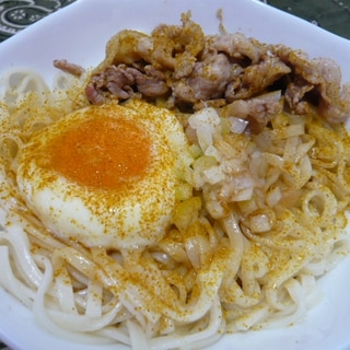 ぶっかけカレーうどん、温泉卵乗せ